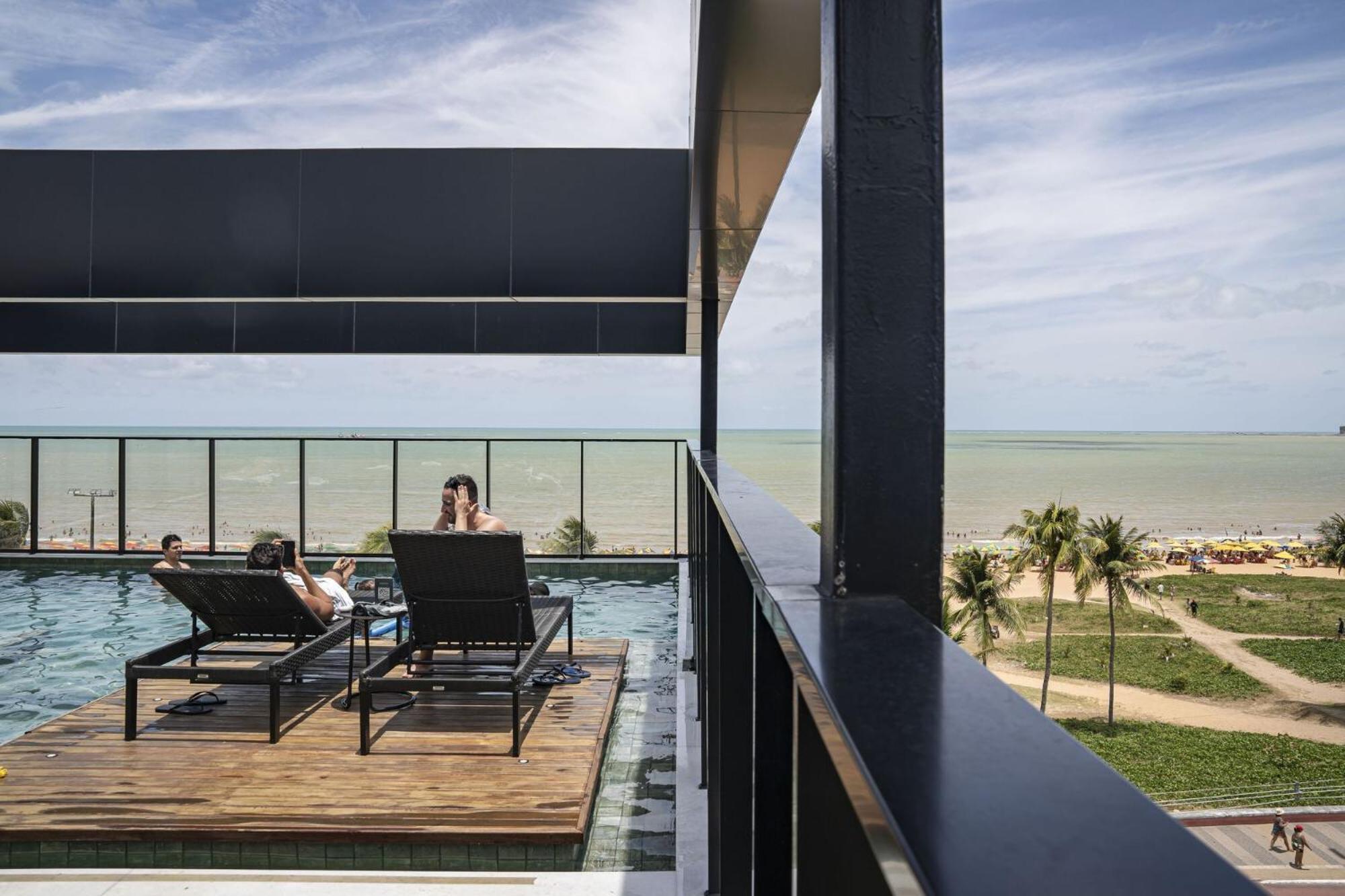 Ba'Ra Hotel João Pessoa エクステリア 写真 The rooftop pool at the hotel